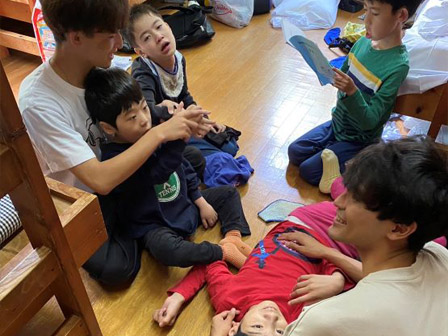 小さい男の子DEN 僕らの秘密の大合唱