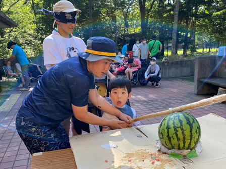 小さい男の子DEN 目線はいつでもカメラ目線
